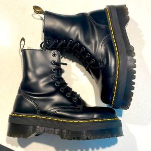 Black lace up doc marten boots in size 5 (women’s)